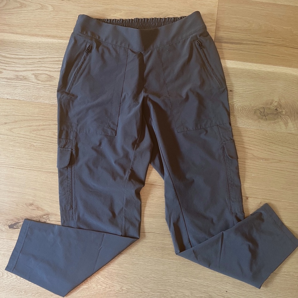 Athleta olive green cargo pant - size 8